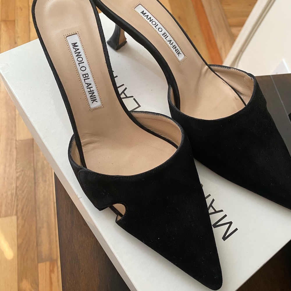Manolo Blahnik Black Heels with Kitten Heel Mules Bely 50 Suede 38 8 7.5